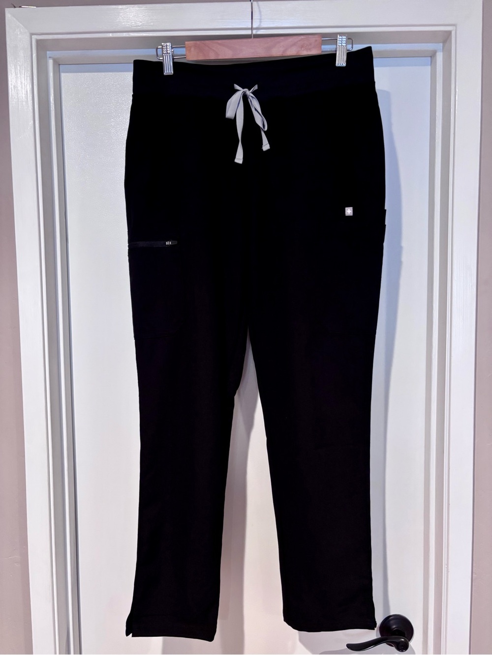 Women’s Figs Yola Skinny Scrub Pants 2.0-, Medium, Black - Picture 2 of 3